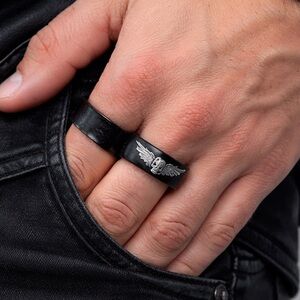 NWOT Size 14  Titanium band with etched skull and bat wings